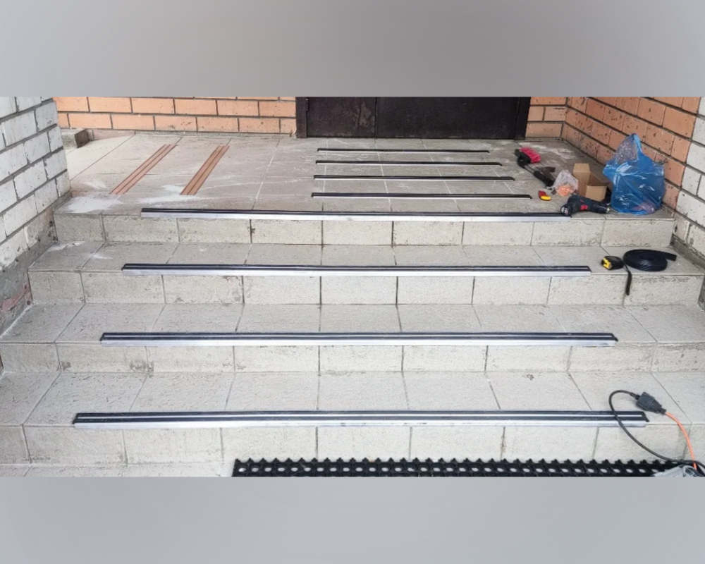 Порог одноуровневый ПС 08-1.2700.202л Золото анод