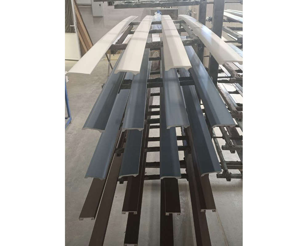 Плинтус СОЛИД 1 UHD 05/80 80*13*2000. Окраска включена в стоимость