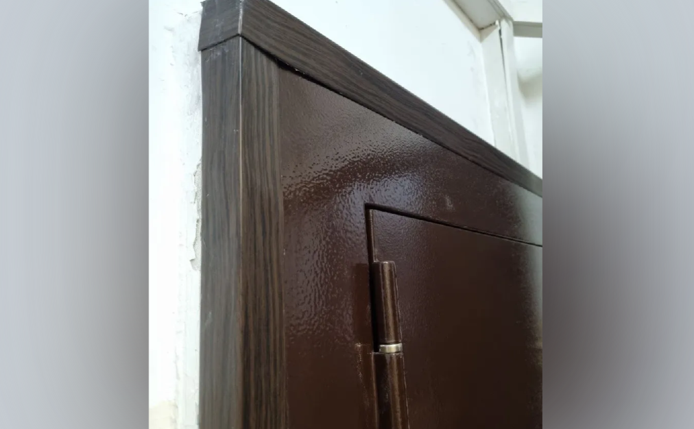 Угол ПВХ ИДЕАЛ 20*20 2,7м 302 Венге Черный