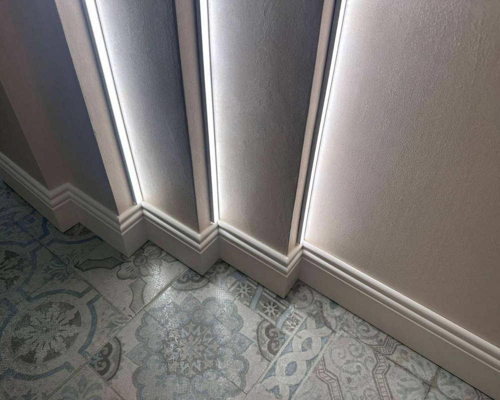 Плинтус из полистирола высокой плотности NMC Wallstyl FL2 Белый