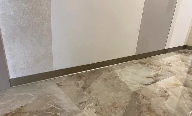 Плинтус алюминиевый. Крац медь 80 мм BTRS 80A