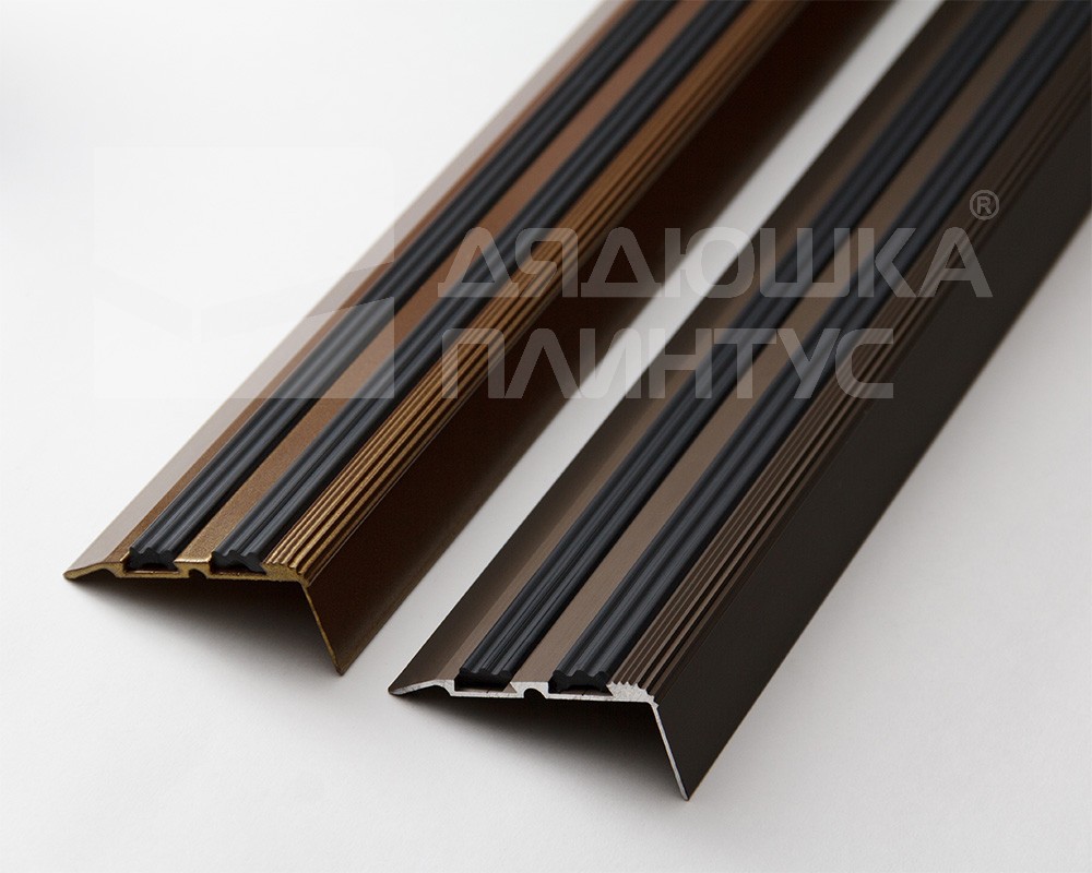 Порог угловой ПУ 07.900.01лч Серебро