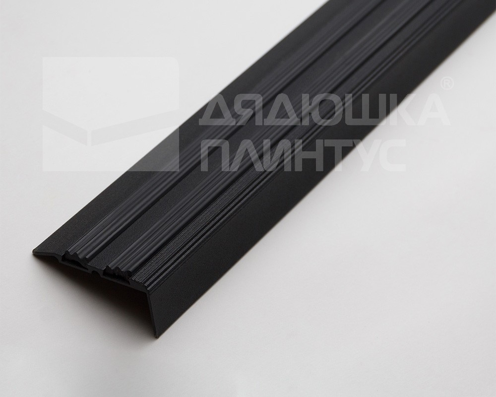 Порог угловой ПУ 07.900.15 Черный