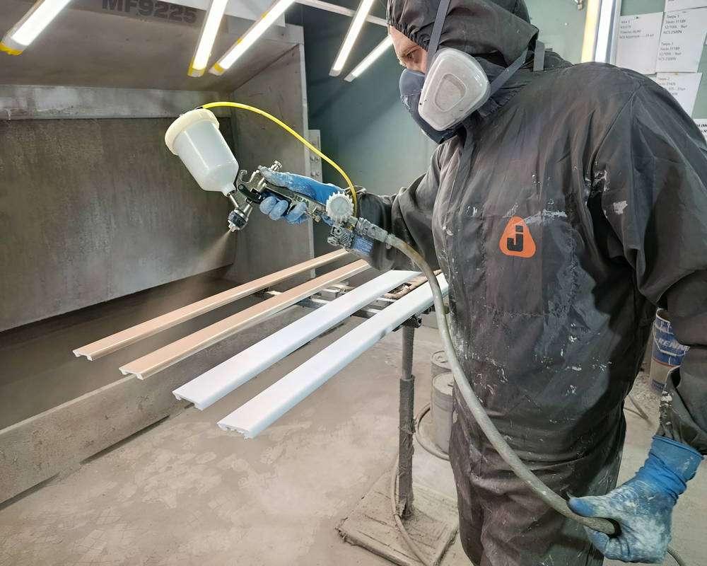 Плинтус СОЛИД 1 UHD 05/80 80*13*2000. Окраска включена в стоимость