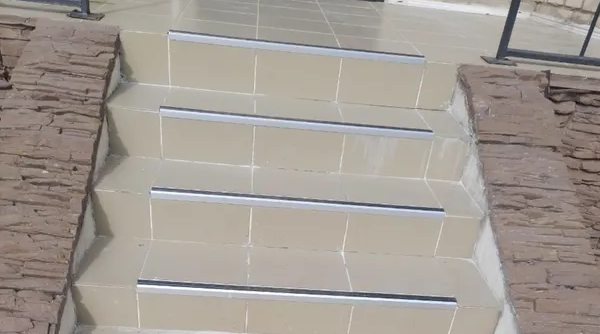 Порог угловой ПУ 07.900.01лч Серебро