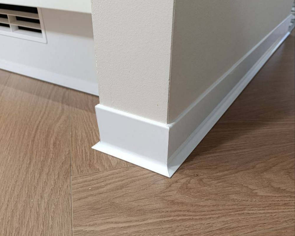 Плинтус алюминиевый 60 мм ПЛ-60 (92481PF7) белый муар 3м.