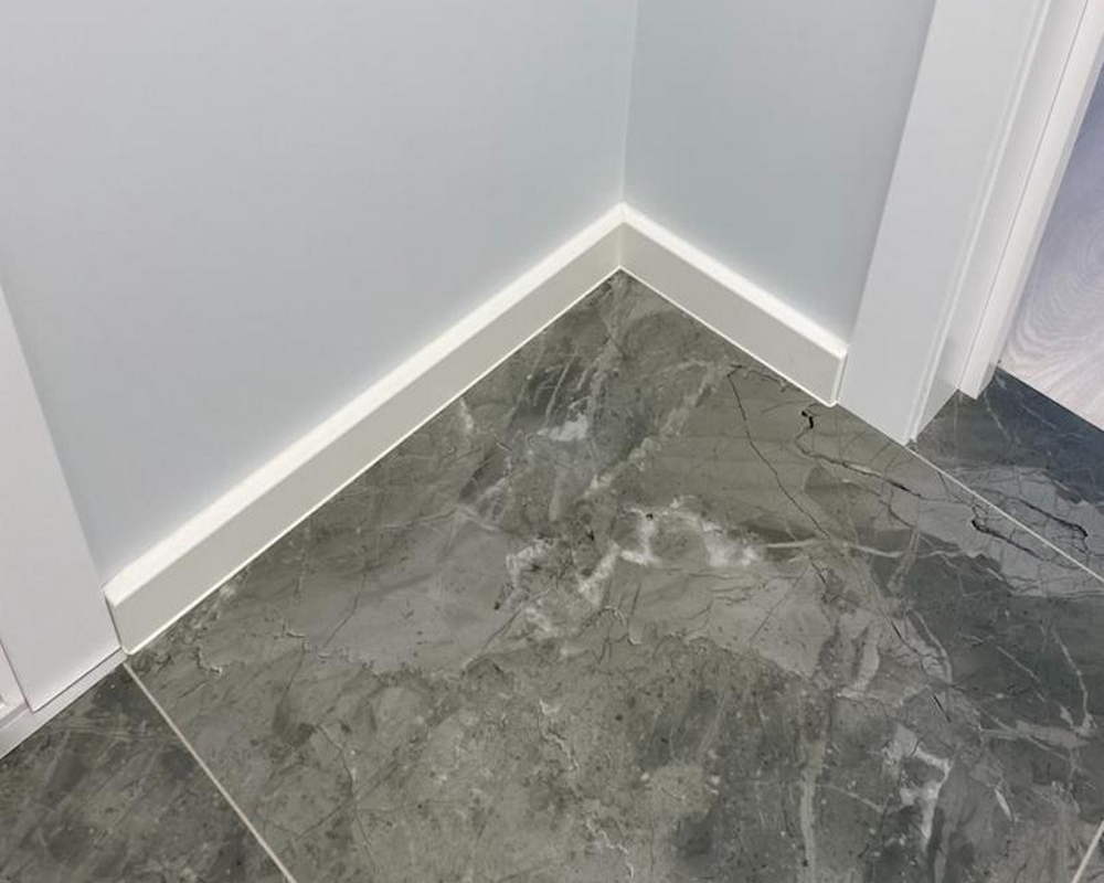 Плинтус ХДФ Dollken Cubu Flex Life XL 80 мм х 2,5 м 5012 Белый