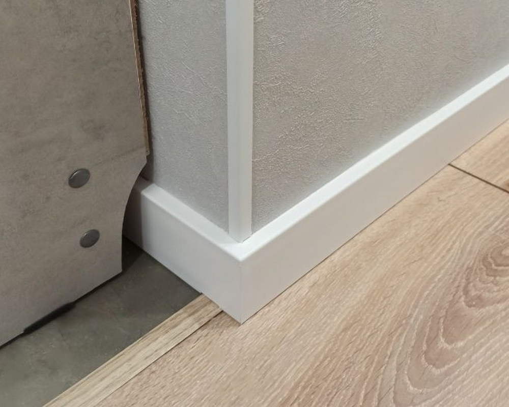 Плинтус ХДФ Dollken Cubu Flex Life XL 80 мм х 2,5 м 5012 Белый