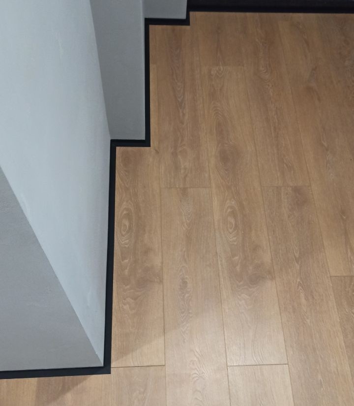 Микроплинтус SL16X25-03 16х25х1900мм Черный