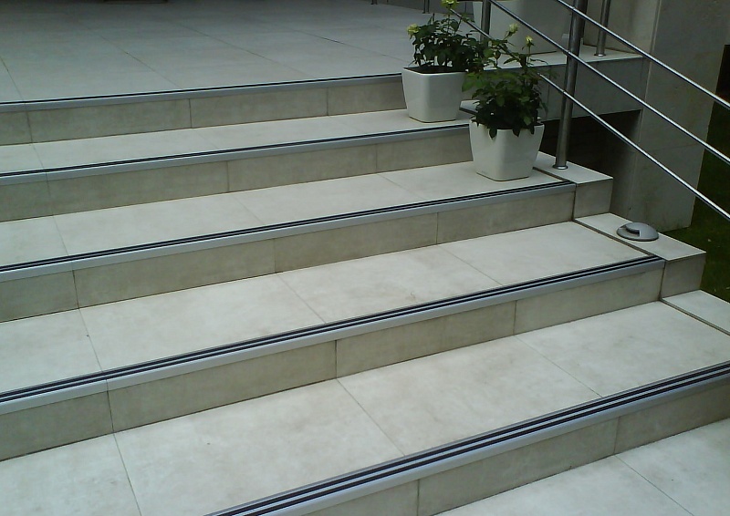 Порог угловой ПУ 07.900.01лч Серебро