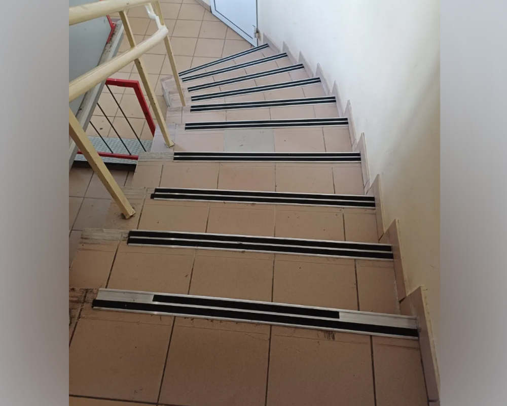 Порог одноуровневый ПС 08.900.15 Черный