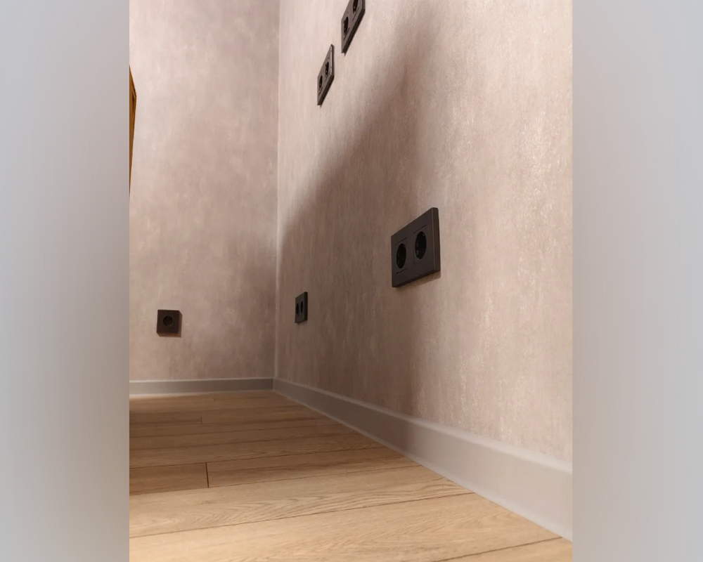 Плинтус ПВХ Salag Lima 72мм 2,5м. Баллард