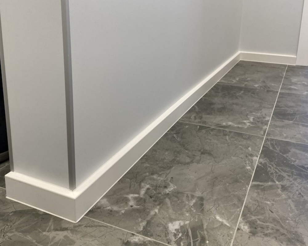 Плинтус ХДФ Dollken Cubu Flex Life XL 60 мм х 2,5 м 5012 Белый