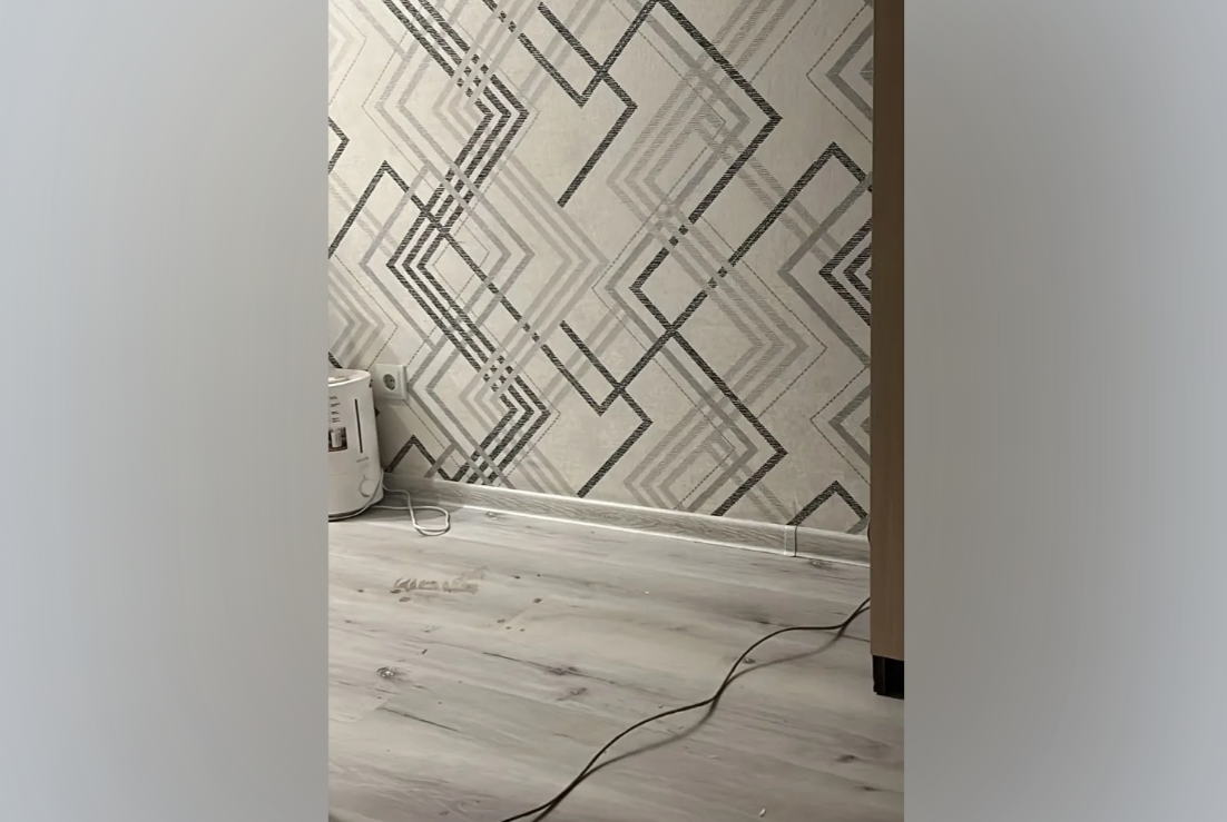 Плинтус ПВХ с кабель-каналом Рико Лео 108 Липа амурская