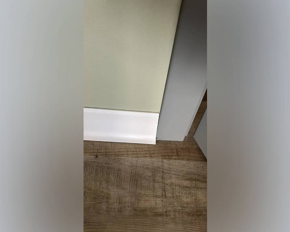 Плинтус из полистирола высокой плотности Волшебная Палочка 60*20*2000. MSPOL 122 Окраска включена в стоимость