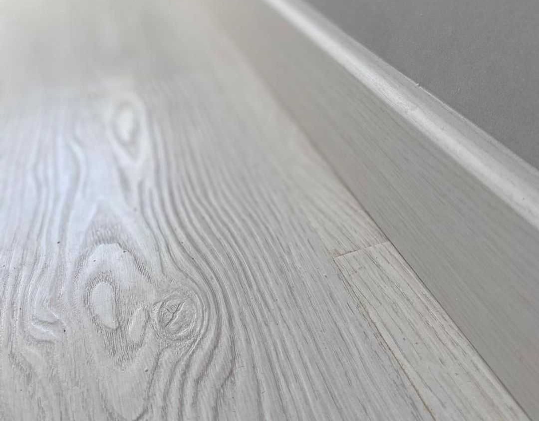 Плинтус МДФ Волшебная палочка. Гарден. 263 Санторини белый