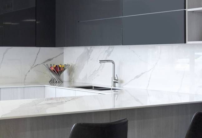 Панель самоклеющаяся ПВХ 300х300 мм 6шт/уп Мрамор Нова Бьянка. Цена указана за 0,54 м²