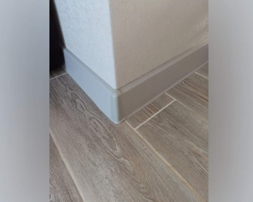 Плинтус ПВХ Salag Lima 72мм 2,5м. Дуб Кембридж