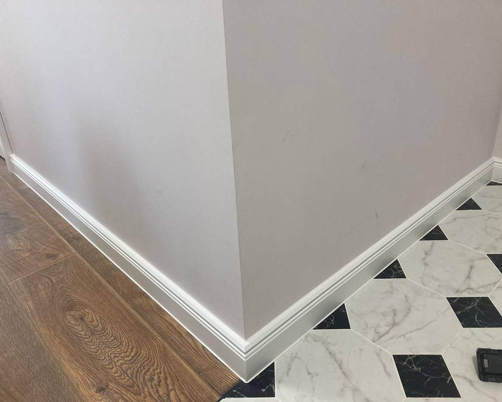 Плинтус ХДФ Dollken Cubu Hamburg Style 100 мм х 2,5 м 5012 Белый