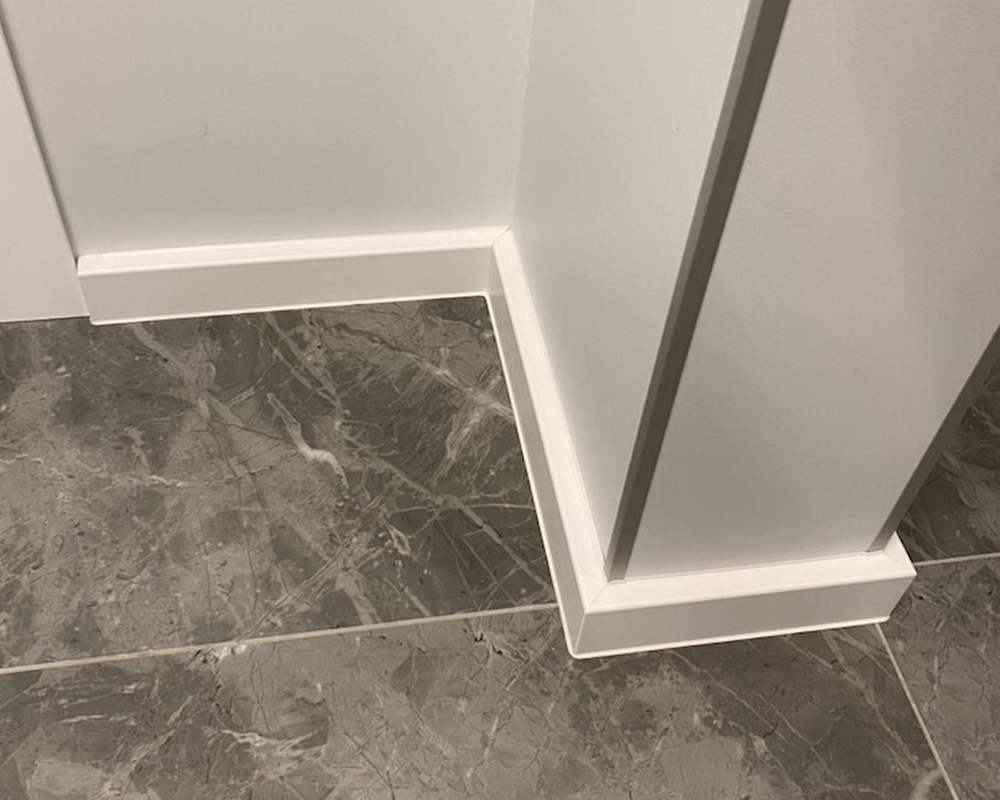 Плинтус ХДФ Dollken Cubu Flex Life XL 80 мм х 2,5 м 5012 Белый