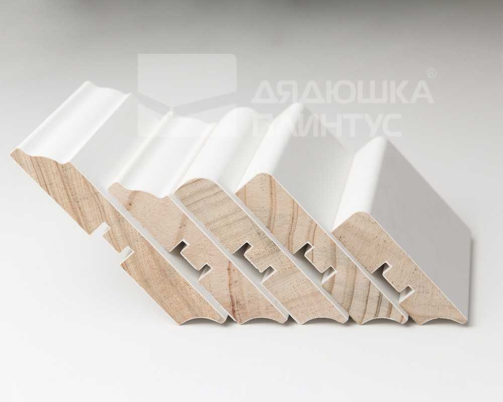 Плинтус кедр Стоунвуд. 82 82мм 2,35м Белый