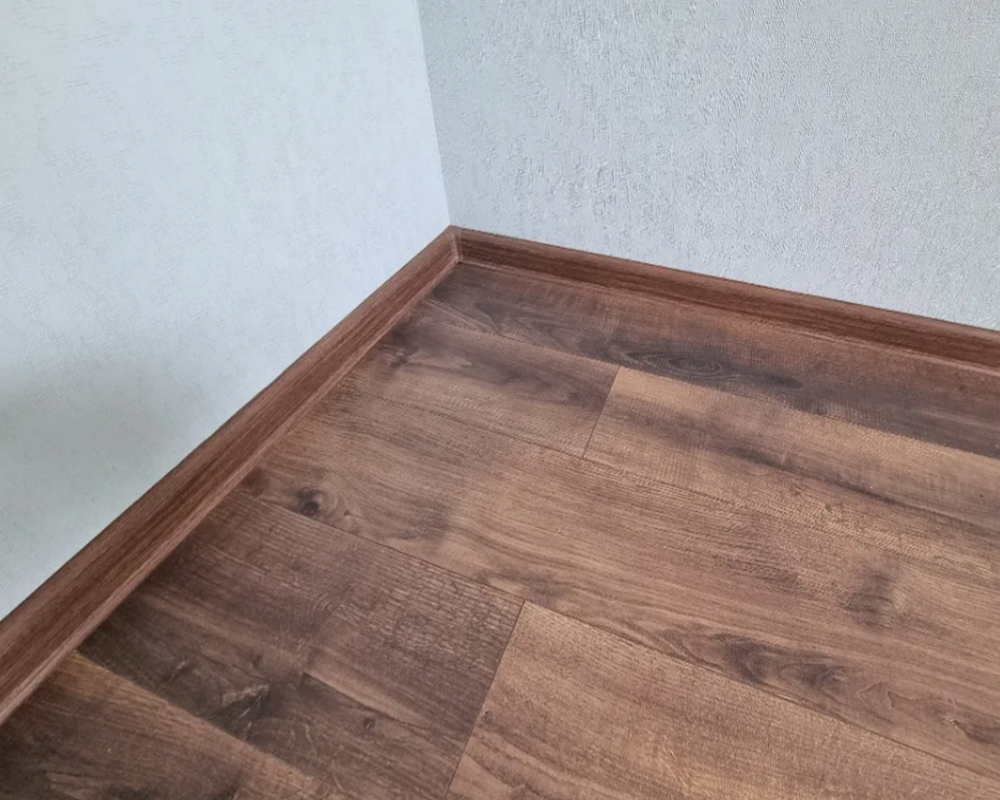 Плинтус ПВХ Волшебная палочка 58мм 2,2м 5804