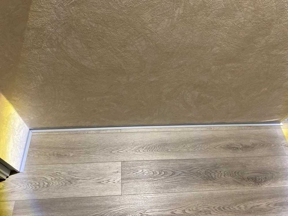 Микроплинтус SL16X25-01L 16х25х2000мм Серебро матовое