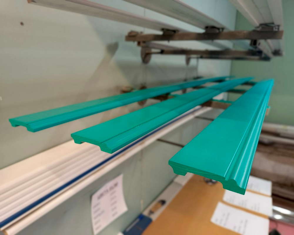 Плинтус ПОЛИСТИРОЛ HI WOOD B140 140мм х 17.5мм х 2,0м. Окраска включена в стоимость