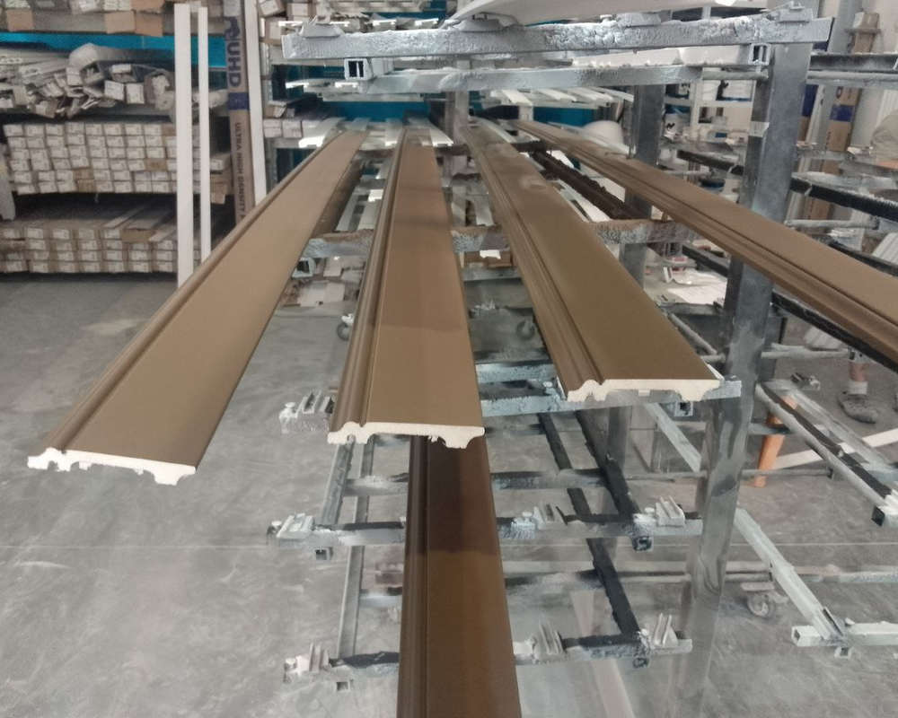 Плинтус полистирол Волшебная Палочка  MSPOL 110 120*15*2000 Окраска включена в стоимость