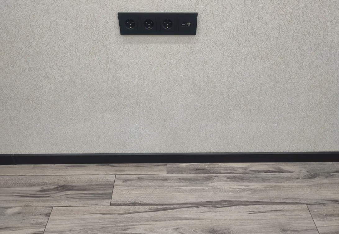 Плинтус ПВХ Salag Lima 72мм 2,5м. Дуб Палёный