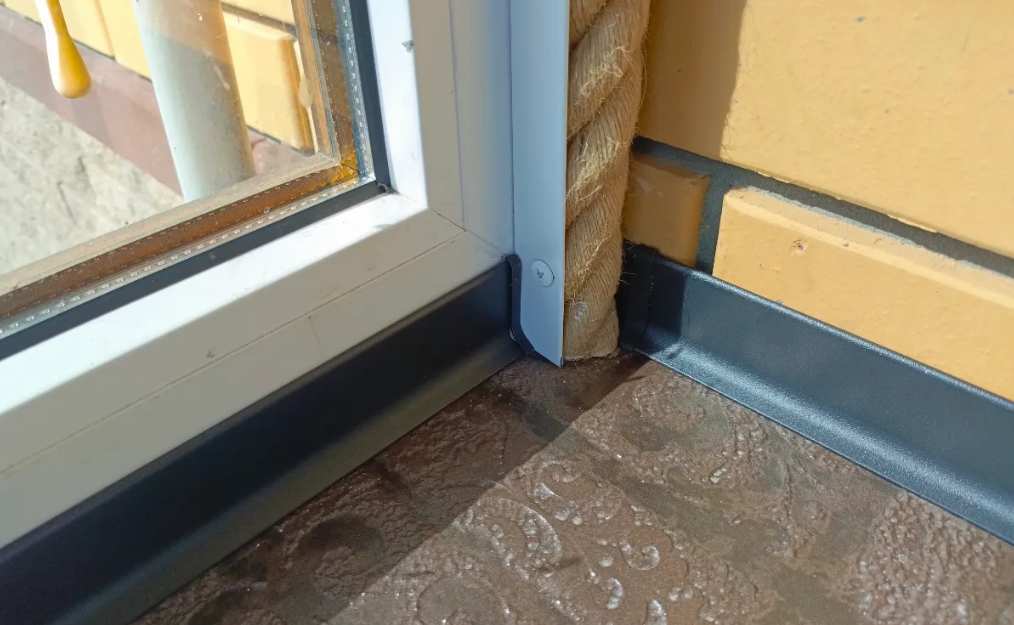 Плинтус алюминиевый 80 мм ПЛ-80 черный муар 3м