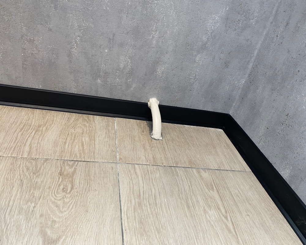 Плинтус ХДФ Dollken S100 100 мм х 2,575м 1001 Чёрный