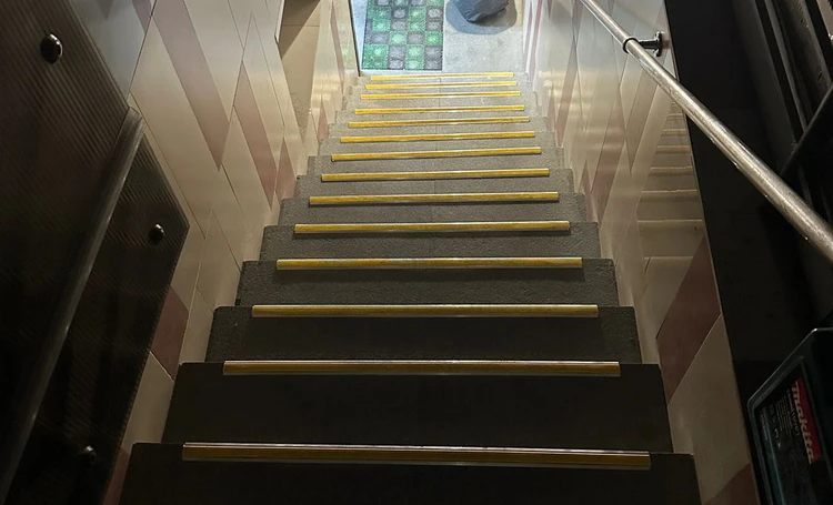 Порог угловой ПУ 71.900.04л Бронза