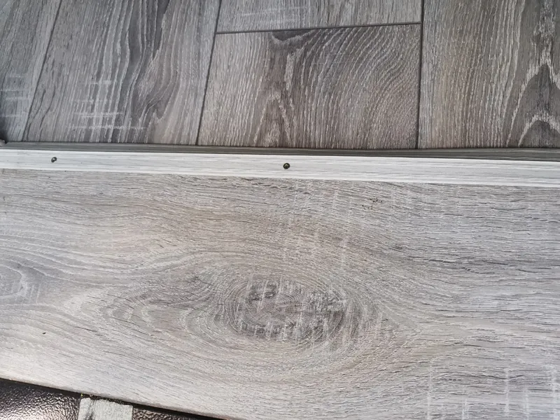 Порог угловой ПУ 04.2700.058 Бетон сильвер