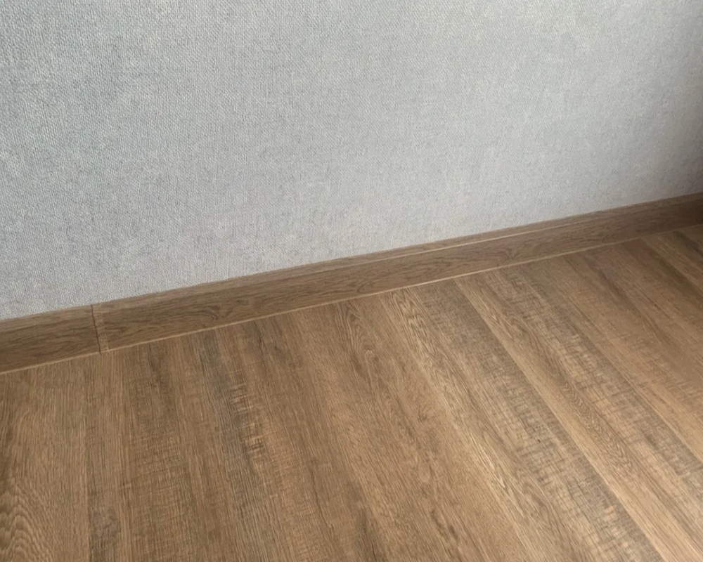 Плинтус ПВХ Salag Lima 72мм 2,5м LY0008 Дуб Шведский