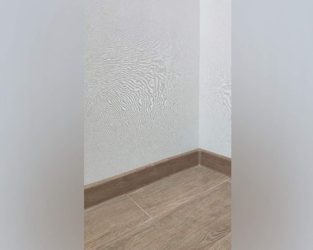 Плинтус ПВХ Salag Lima 72мм 2,5м. Дуб Аргос