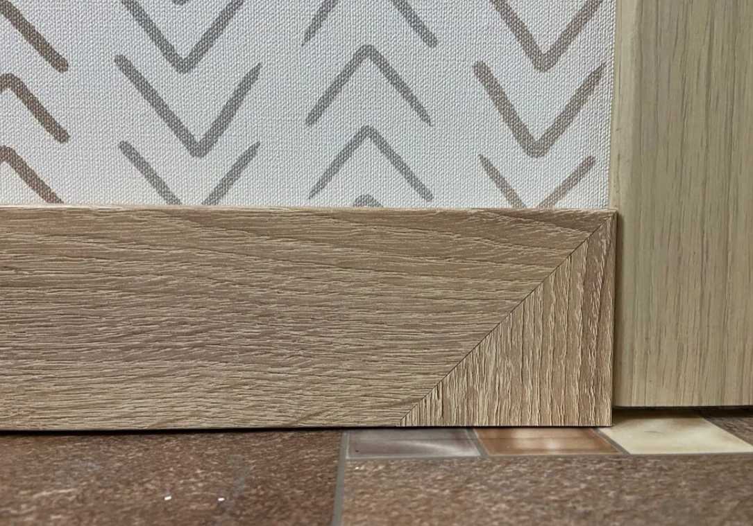 Плинтус МДФ Волшебная палочка Гарден 60 мм.206 Дуб коричневый