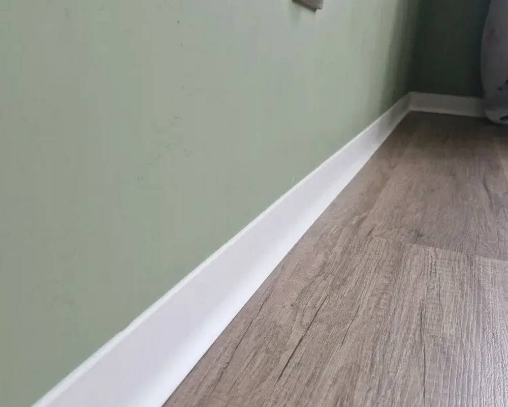 Плинтус из полистирола высокой плотности Волшебная Палочка 60*20*2000. MSPOL 122 Окраска включена в стоимость