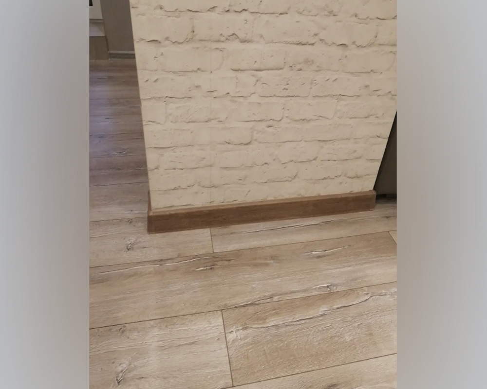 Плинтус ПВХ Salag Lima 72мм 2,5м LY0008 Дуб Шведский