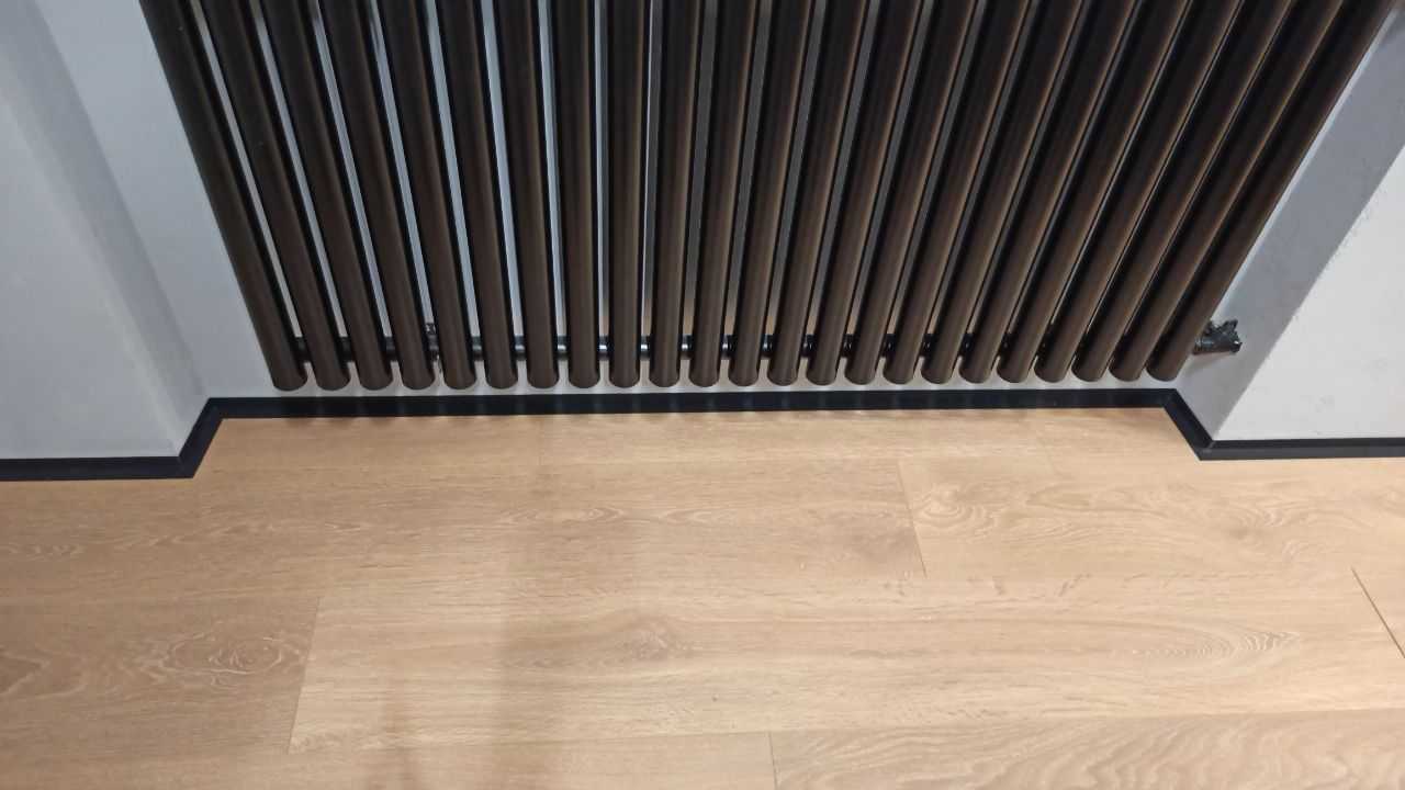 Антиплинтус Апл 02.2700.15. Черный