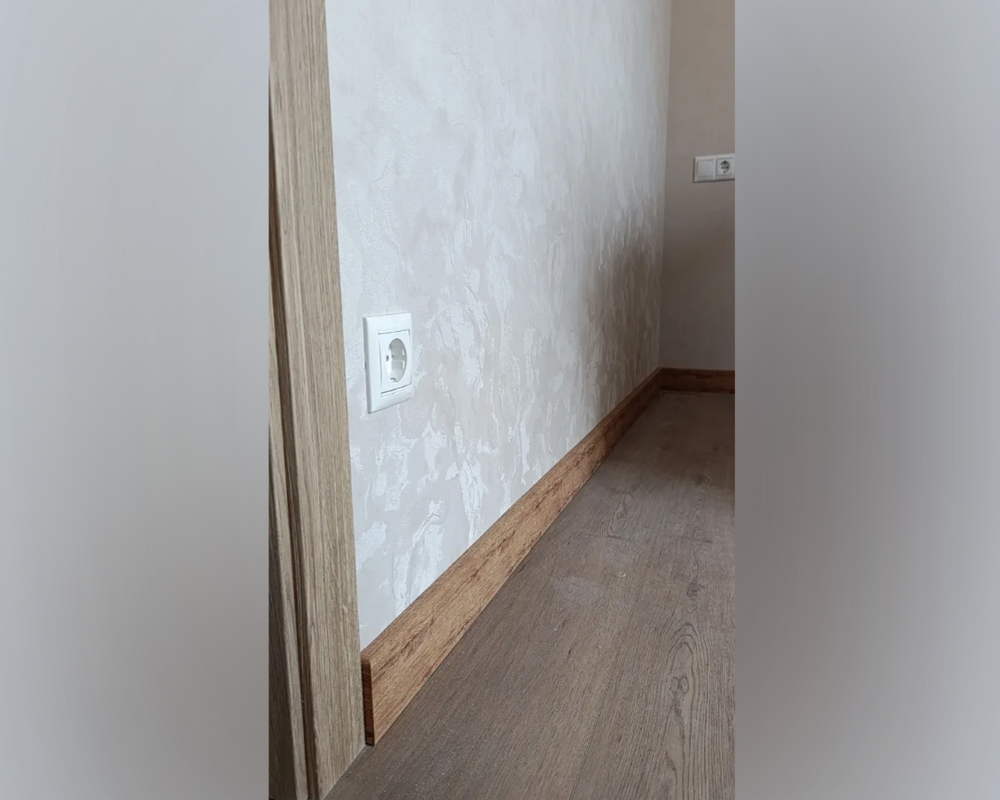 Плинтус напольный Salag Alpha 80 Массив Дуба 2,4м